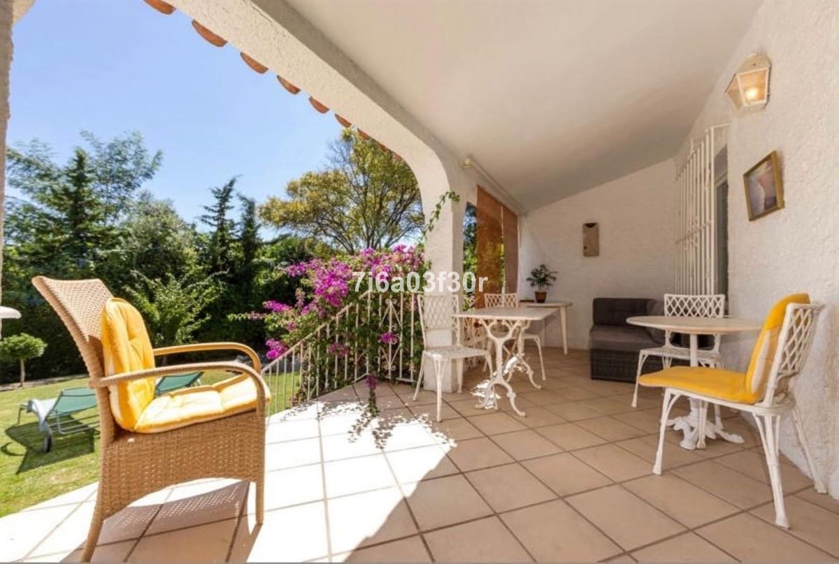 Villa/Maison de 4 chambres à louer à Guadalmina avec garage - 2 500 € (Ref: 9981414)