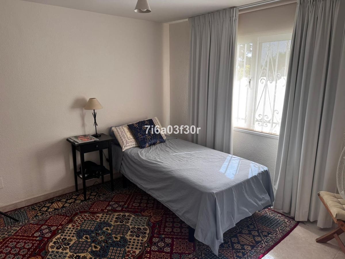 Villa/Maison de 4 chambres à louer à Guadalmina avec garage - 2 500 € (Ref: 9981414)