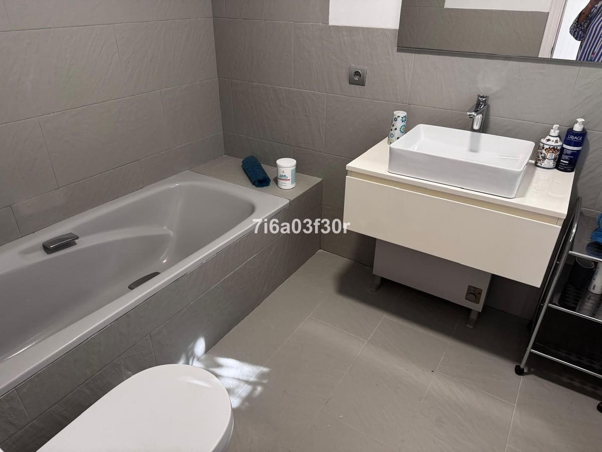 Villa/Maison de 4 chambres à louer à Guadalmina avec garage - 2 500 € (Ref: 9981414)