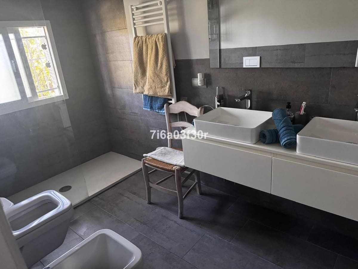 Villa/Maison de 4 chambres à louer à Guadalmina avec garage - 2 500 € (Ref: 9981414)