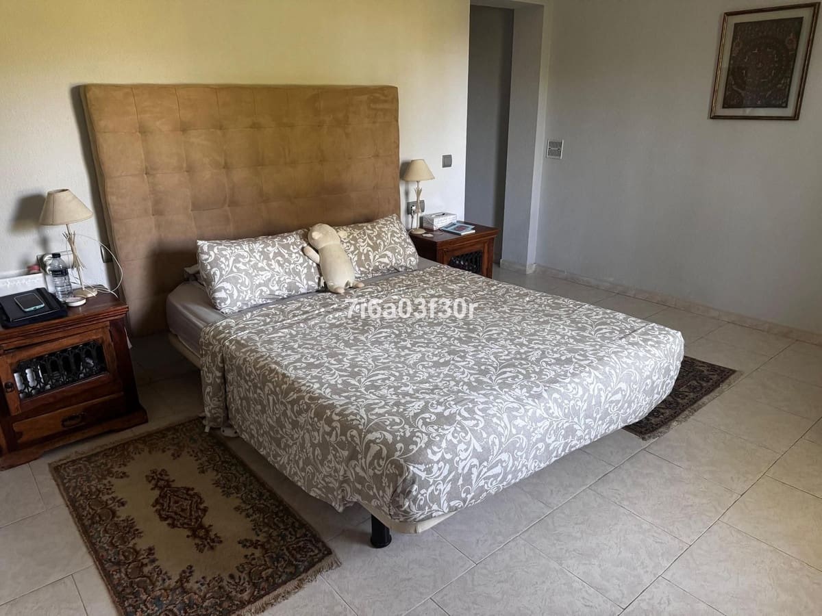 Villa/Maison de 4 chambres à louer à Guadalmina avec garage - 2 500 € (Ref: 9981414)