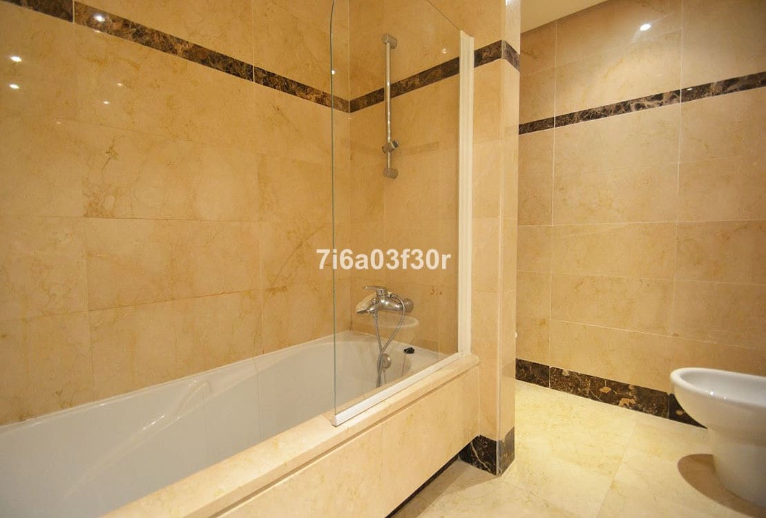 2 Zimmer Apartment zu vermieten in Puerto Banus mit Pool Garage - 2.000 € (Ref: 9996241)