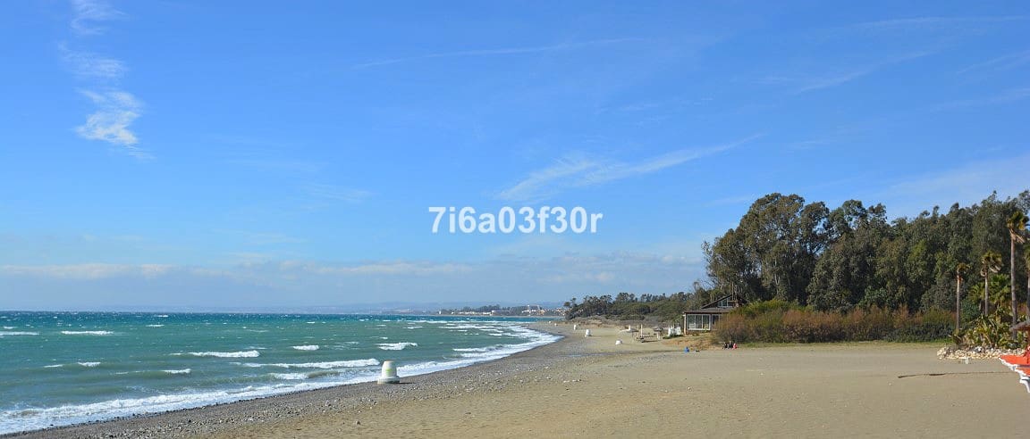 2 Zimmer Apartment zu vermieten in Puerto Banus mit Pool Garage - 2.000 € (Ref: 9996241)