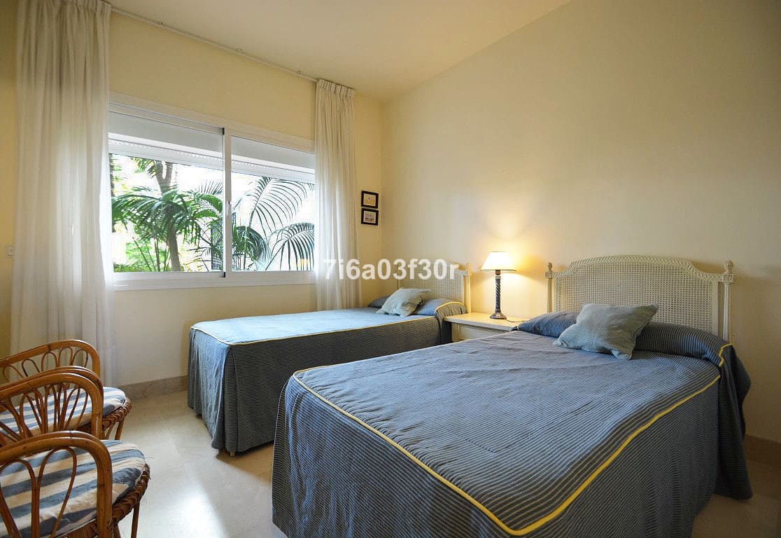 2 Zimmer Apartment zu vermieten in Puerto Banus mit Pool Garage - 2.000 € (Ref: 9996241)