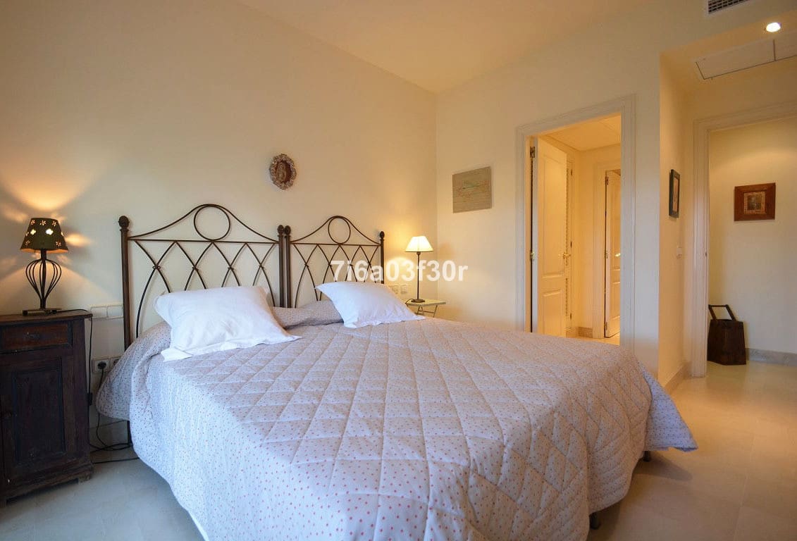 2 Zimmer Apartment zu vermieten in Puerto Banus mit Pool Garage - 2.000 € (Ref: 9996241)