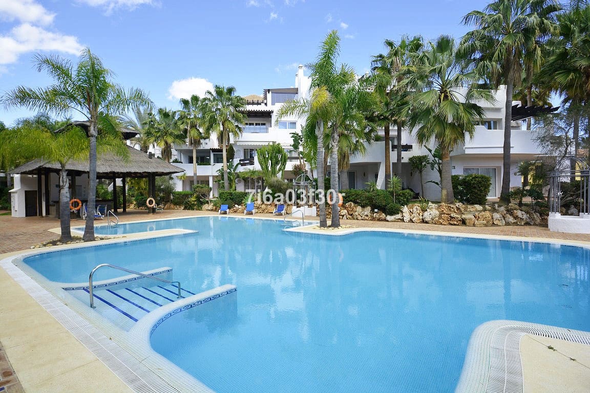 2 Zimmer Apartment zu vermieten in Puerto Banus mit Pool Garage - 2.000 € (Ref: 9996241)