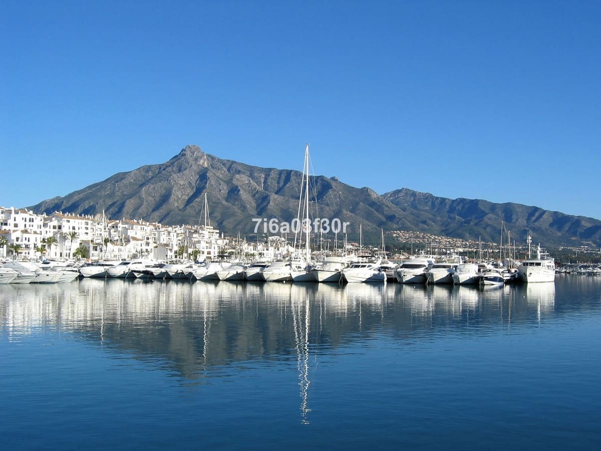 2 Zimmer Apartment zu vermieten in Puerto Banus mit Pool Garage - 2.000 € (Ref: 9996241)