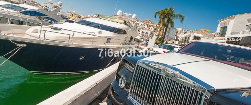 2 Zimmer Apartment zu vermieten in Puerto Banus mit Pool Garage - 2.000 € (Ref: 9996241)