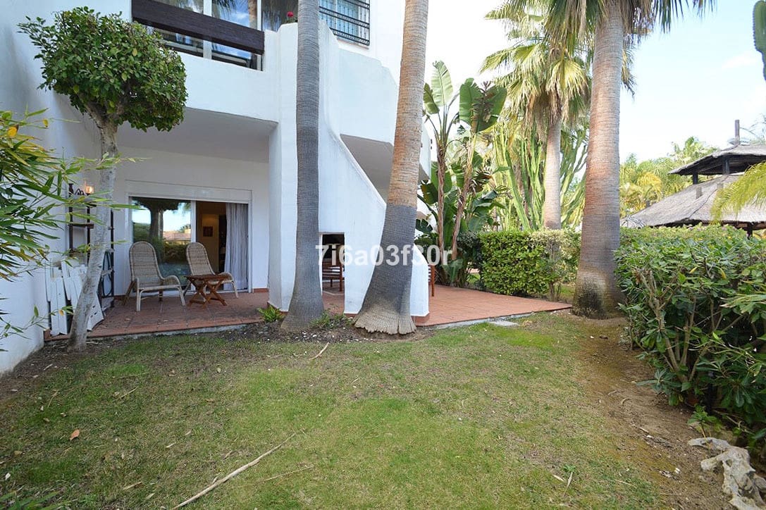 2 sypialnia Apartament na kwatery wakacyjne w Puerto Banus z basenem garażem - 1 500 € (Ref: 9996242)