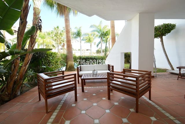 Appartement de 2 chambres de location de vacances à Puerto Banus, Marbella avec piscine garage - 1 500 € (Ref: 9996242)