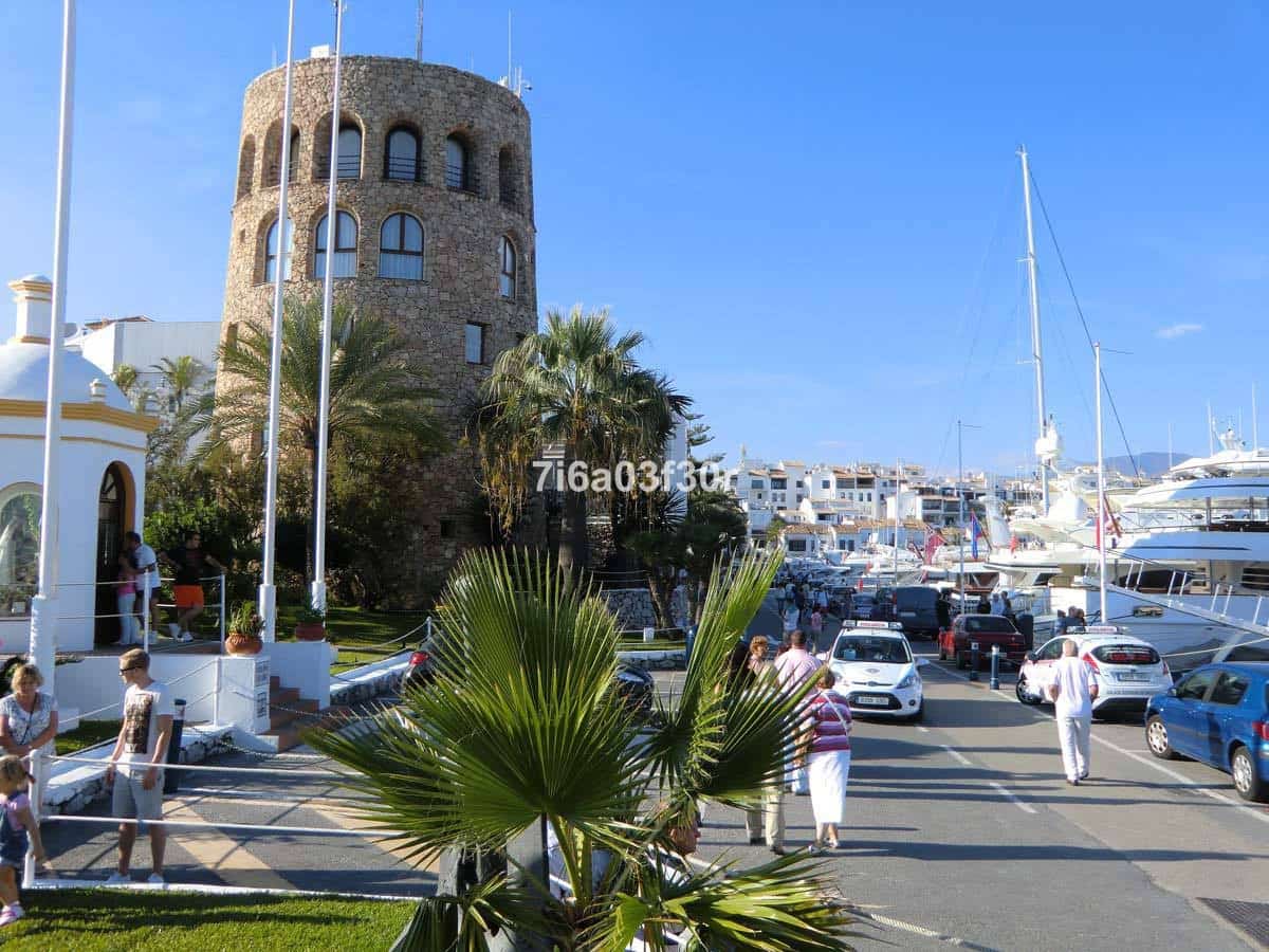 2 sypialnia Apartament na kwatery wakacyjne w Puerto Banus z basenem garażem - 1 500 € (Ref: 9996242)