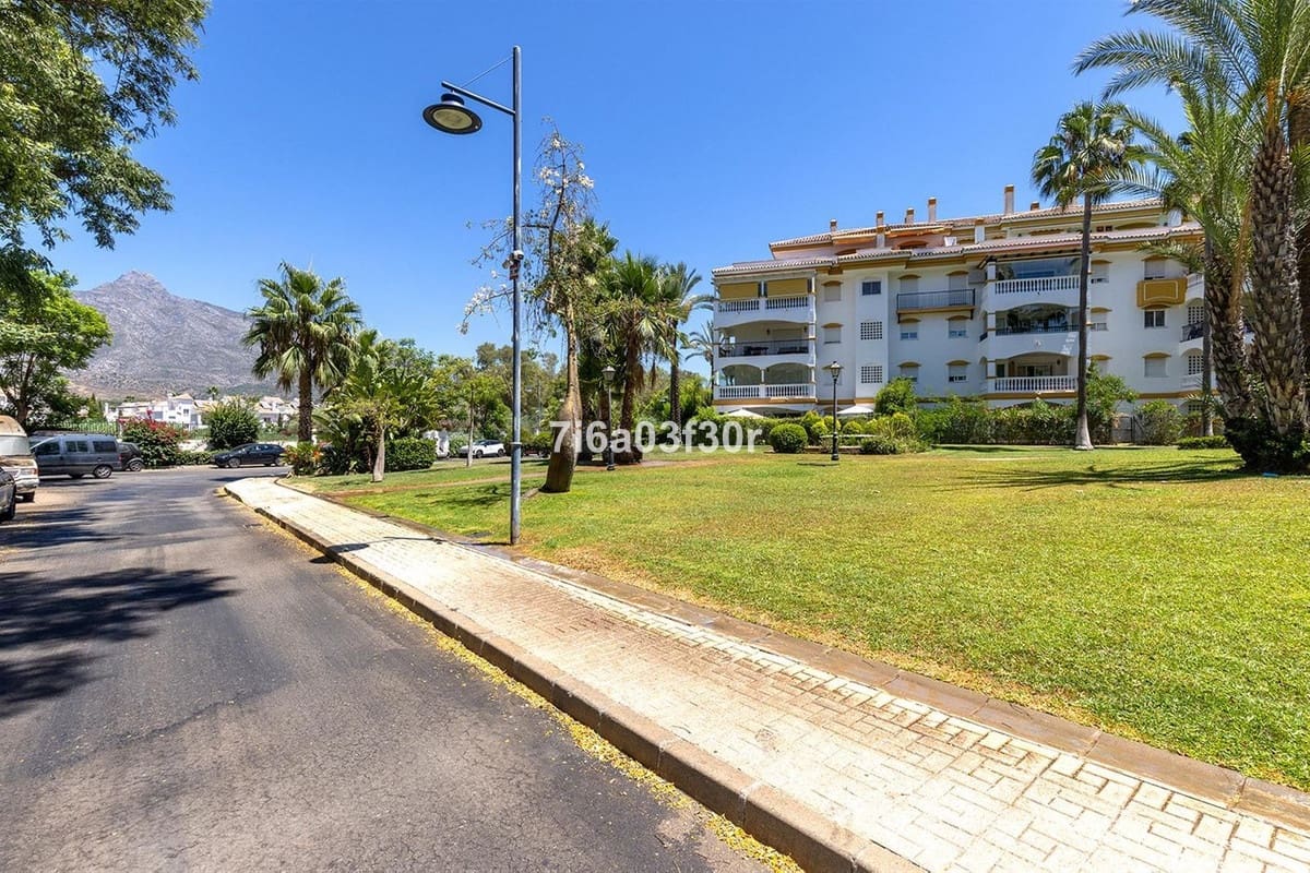 2 bedroom Apartment for sale in Puerto Banus with pool garage - € 515,000 (Ref: 9998094)