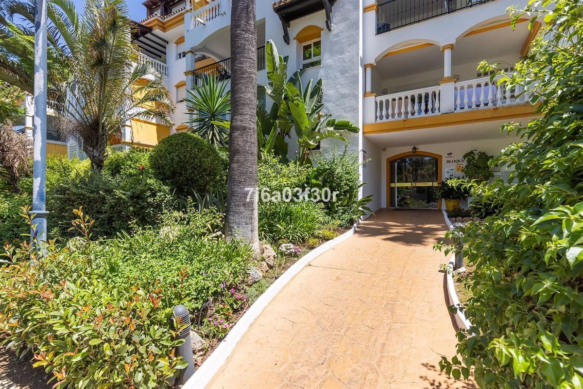 2 bedroom Apartment for sale in Puerto Banus with pool garage - € 515,000 (Ref: 9998094)
