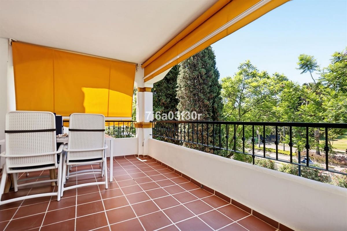 2 bedroom Apartment for sale in Puerto Banus with pool garage - € 515,000 (Ref: 9998094)