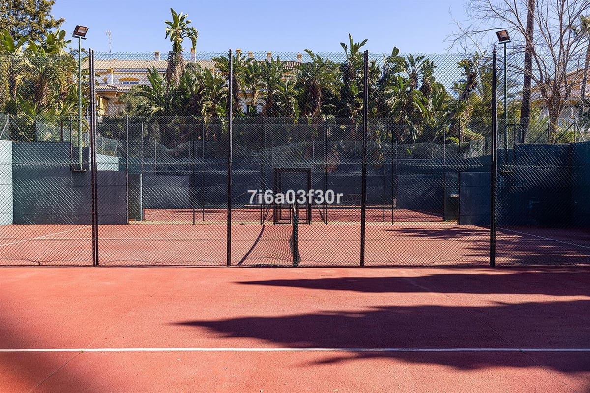 2 bedroom Apartment for sale in Puerto Banus with pool garage - € 515,000 (Ref: 9998094)