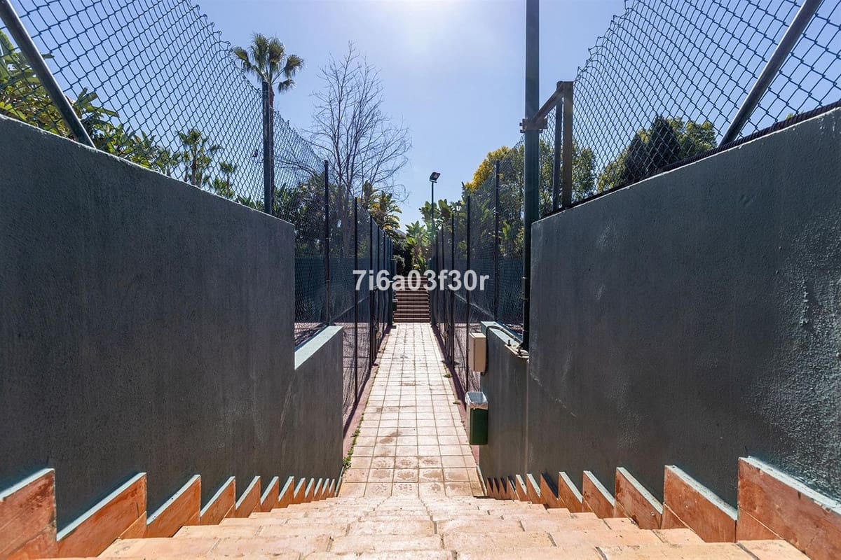 2 bedroom Apartment for sale in Puerto Banus with pool garage - € 515,000 (Ref: 9998094)