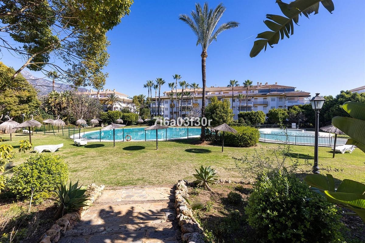 2 bedroom Apartment for sale in Puerto Banus with pool garage - € 515,000 (Ref: 9998094)