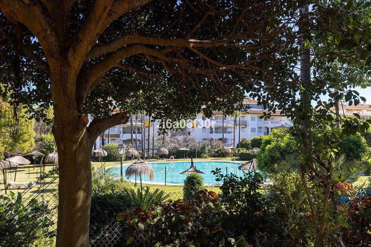 2 bedroom Apartment for sale in Puerto Banus with pool garage - € 515,000 (Ref: 9998094)