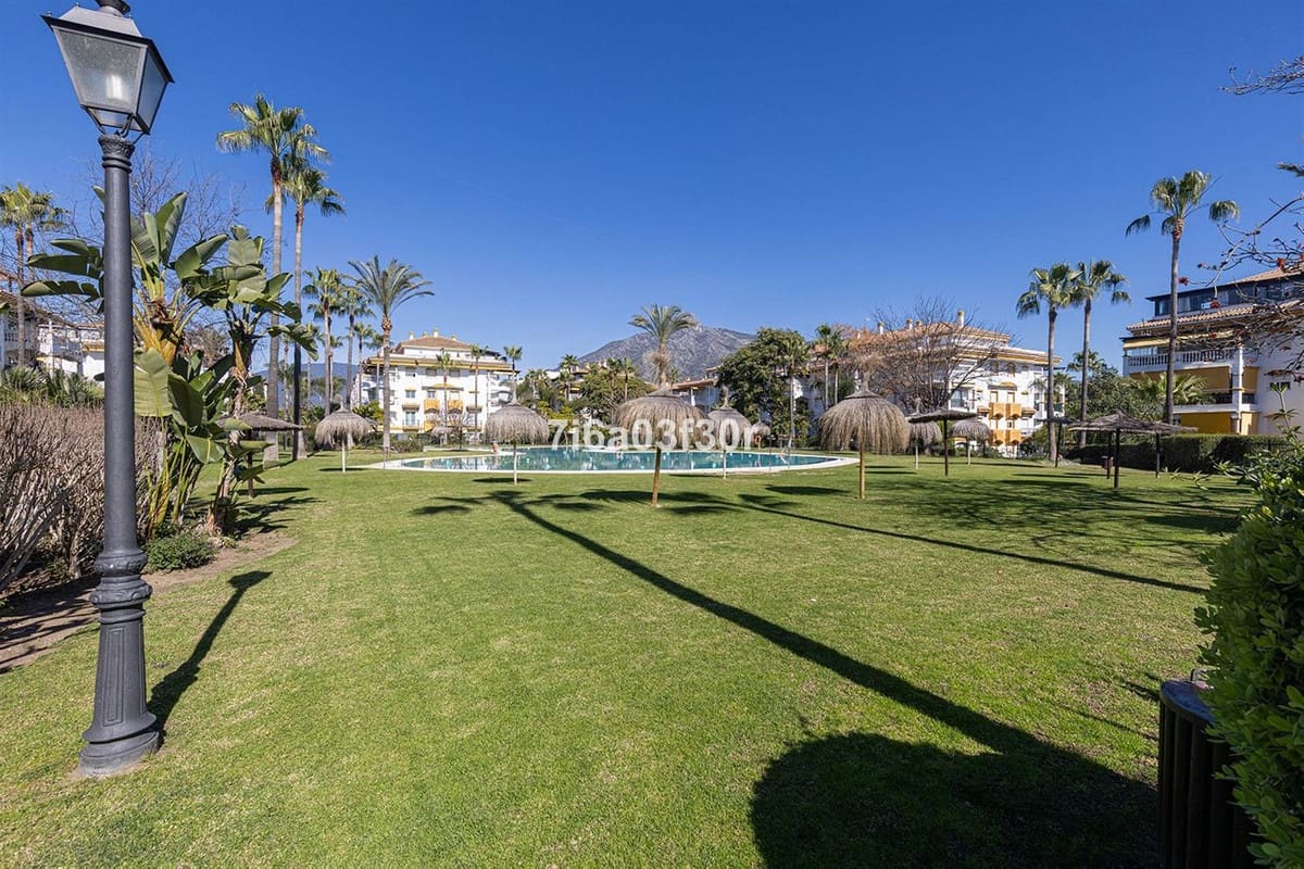 2 bedroom Apartment for sale in Puerto Banus with pool garage - € 515,000 (Ref: 9998094)