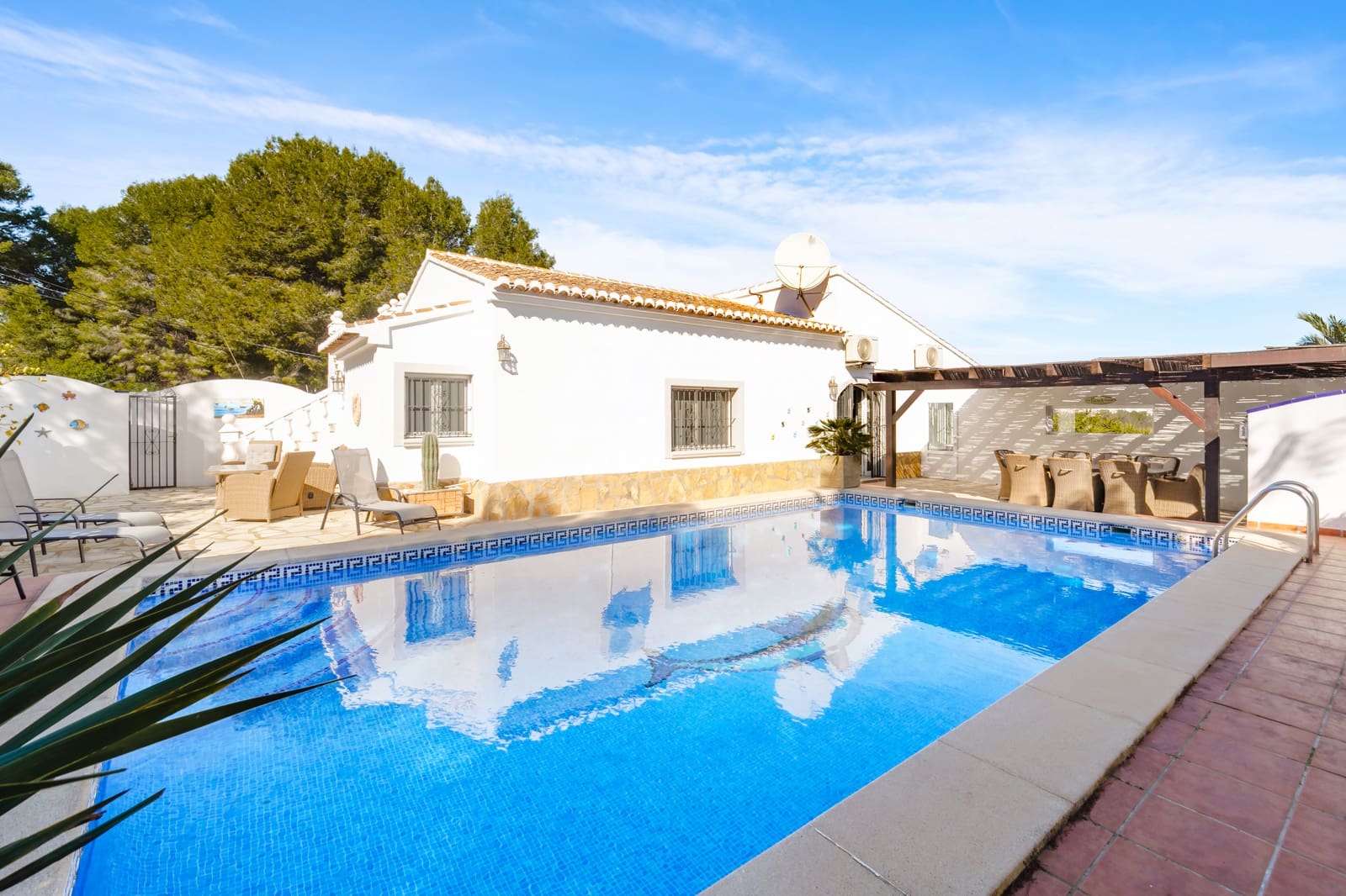 5 bedroom Villa for rent in Javea / Xabia with pool garage - € 1,800 (Ref: 7574457)