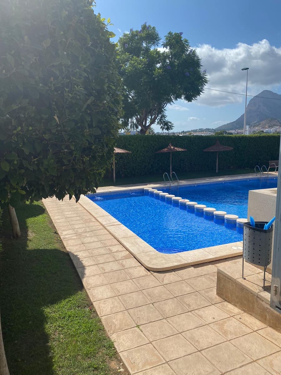 Ático de 3 habitaciones en Javea / Xàbia en alquiler con piscina garaje - 1.050 € (Ref: 8826175)