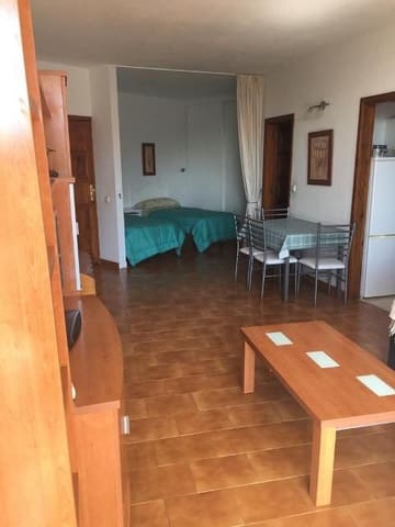 Studio do wynajęcia w Los Cristianos, Arona z basenem garażem - 1 200 € (Ref: 4292488)
