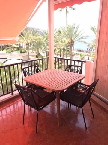 Studio do wynajęcia w Los Cristianos, Arona z basenem garażem - 1 200 € (Ref: 4292488)