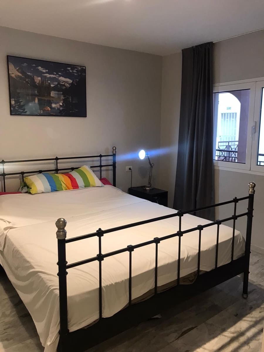 1 makuuhuone Huoneisto vuokrattavana paikassa Los Cristianos mukana uima-altaan - 1 000 € (Ref: 7050571)