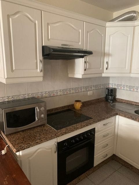 2 slaapkamer Appartement te huur in El Medano met garage - € 1.000 (Ref: 7160269)