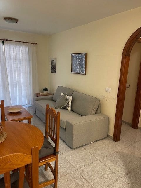 2 slaapkamer Appartement te huur in El Medano met garage - € 1.000 (Ref: 7160269)