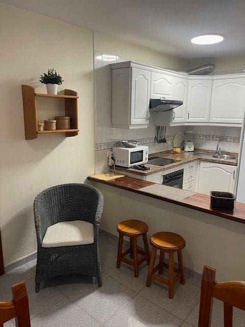 2 slaapkamer Appartement te huur in El Medano met garage - € 1.000 (Ref: 7160269)