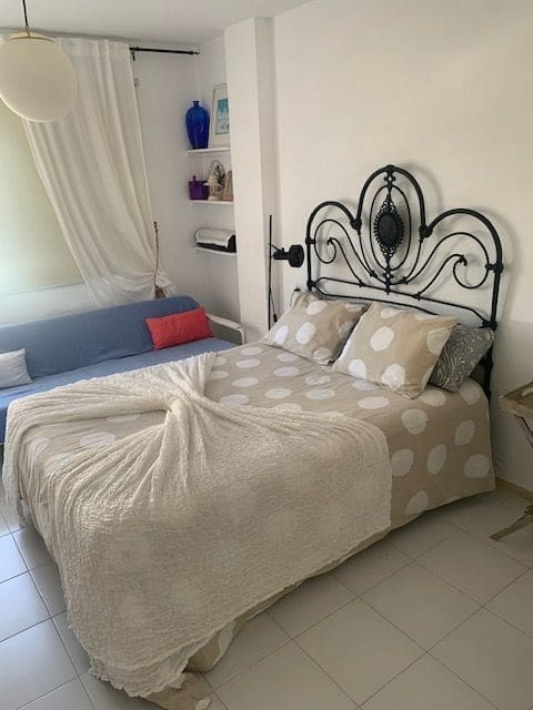 2 sovrum Lägenhet att hyra i Los Cristianos med pool - 1 600 € (Ref: 7479779)