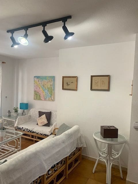 2 sovrum Lägenhet att hyra i Los Cristianos med pool - 1 600 € (Ref: 7479779)