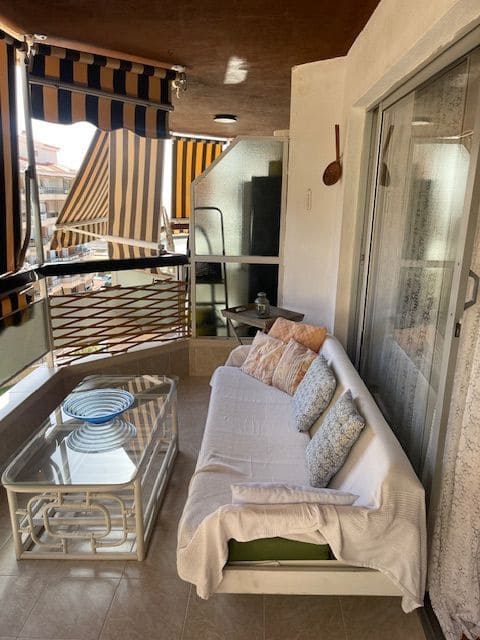 2 sovrum Lägenhet att hyra i Los Cristianos med pool - 1 600 € (Ref: 7479779)