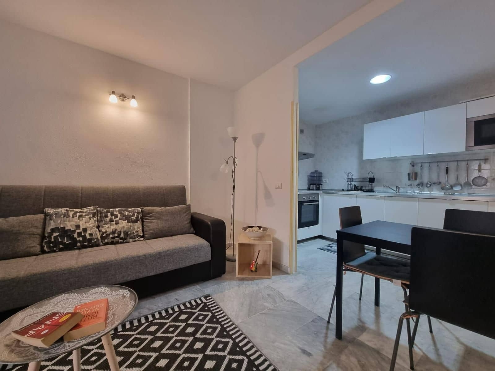 1 Zimmer Apartment zu verkaufen in Los Cristianos mit Pool - 290.000 € (Ref: 8278652)