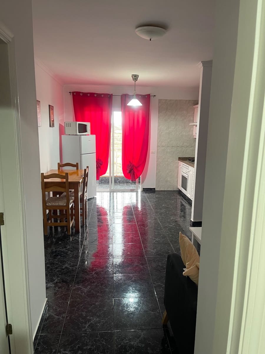 Appartement de 1 chambre à louer à Arona - 850 € (Ref: 8337521)