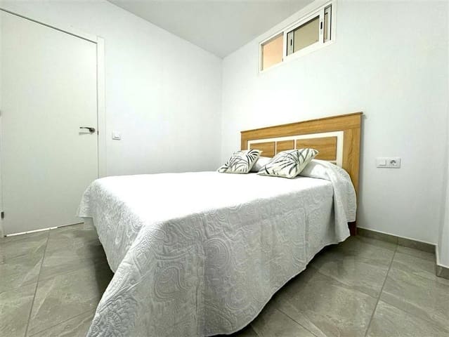 2 soveværelse Lejlighed til salg i Playa de las Américas, Adeje - € 239.000 (Ref: 8463417)