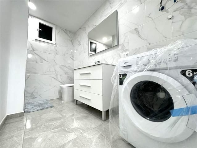 2 soveværelse Lejlighed til salg i Playa de las Américas, Adeje - € 239.000 (Ref: 8463417)