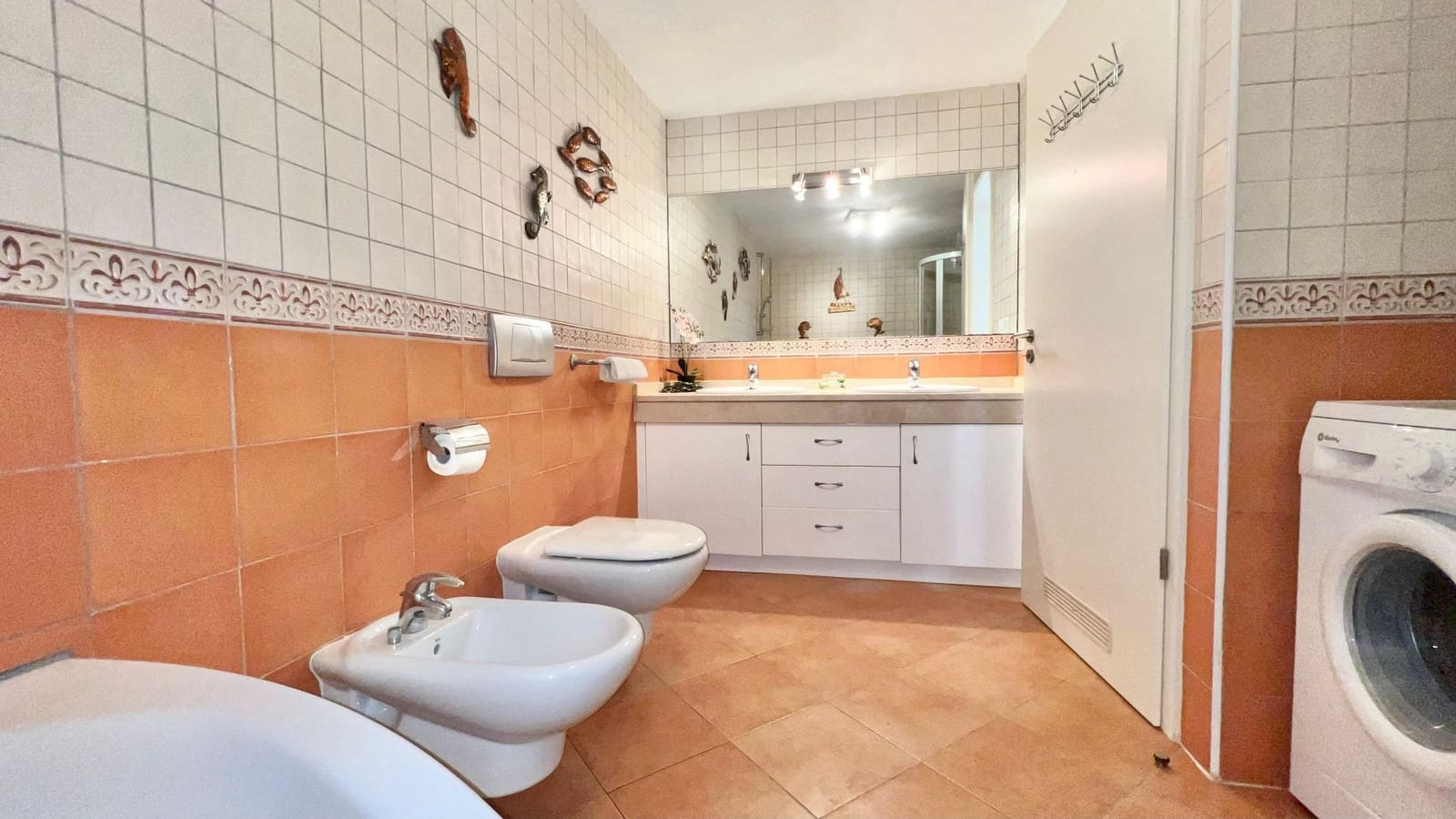 1 soverom Leilighet til salgs i Los Cristianos med svømmebasseng garasje - € 399 000 (Ref: 8664967)