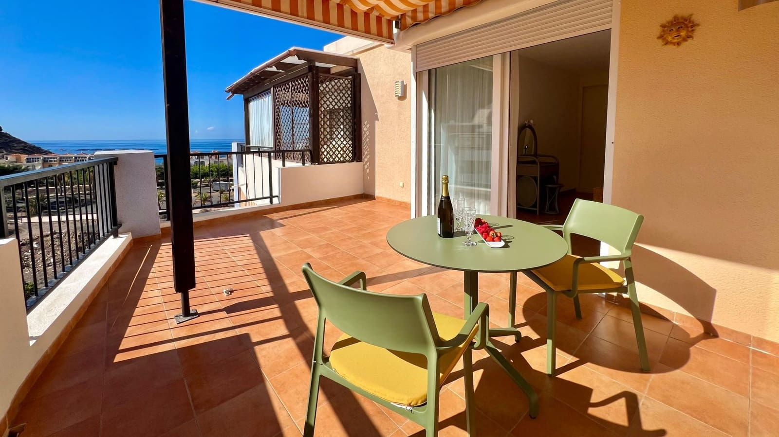 1 soverom Leilighet til salgs i Los Cristianos med svømmebasseng garasje - € 399 000 (Ref: 8664967)