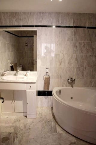 2 soveværelse Lejlighed til leje i Los Cristianos, Arona med swimmingpool - € 2.200 (Ref: 9937511)