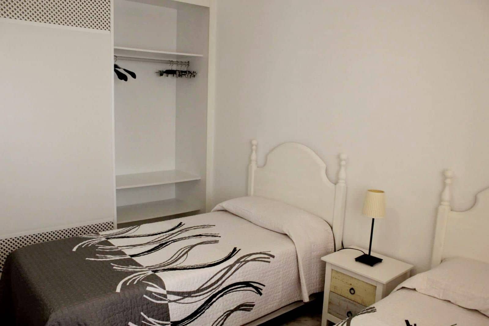 2 bedroom Apartment for rent in Los Cristianos with pool - € 2,200 (Ref: 9937511)
