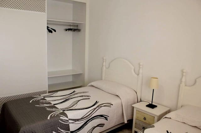 2 soveværelse Lejlighed til leje i Los Cristianos, Arona med swimmingpool - € 2.200 (Ref: 9937511)