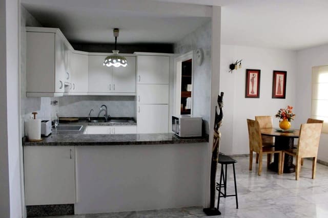 2 soveværelse Lejlighed til leje i Los Cristianos, Arona med swimmingpool - € 2.200 (Ref: 9937511)