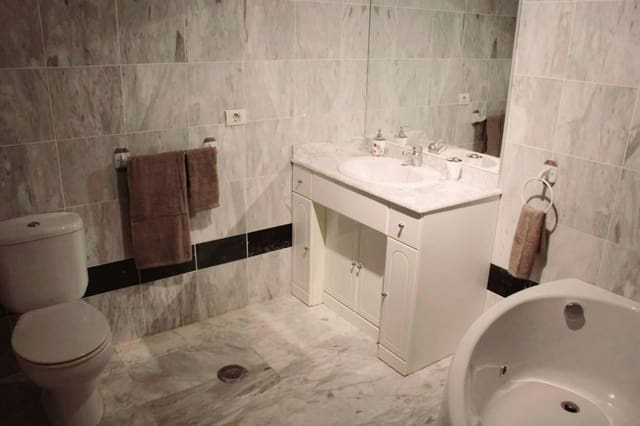 2 soveværelse Lejlighed til leje i Los Cristianos, Arona med swimmingpool - € 2.200 (Ref: 9937511)