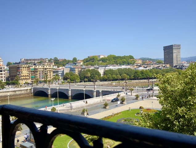 2 sovrum Lägenhet att hyra i Donostia-San Sebastián - 3 500 € (Ref: 10029958)