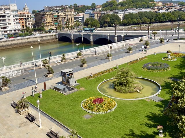 2 sovrum Lägenhet att hyra i Donostia-San Sebastián - 3 500 € (Ref: 10029958)
