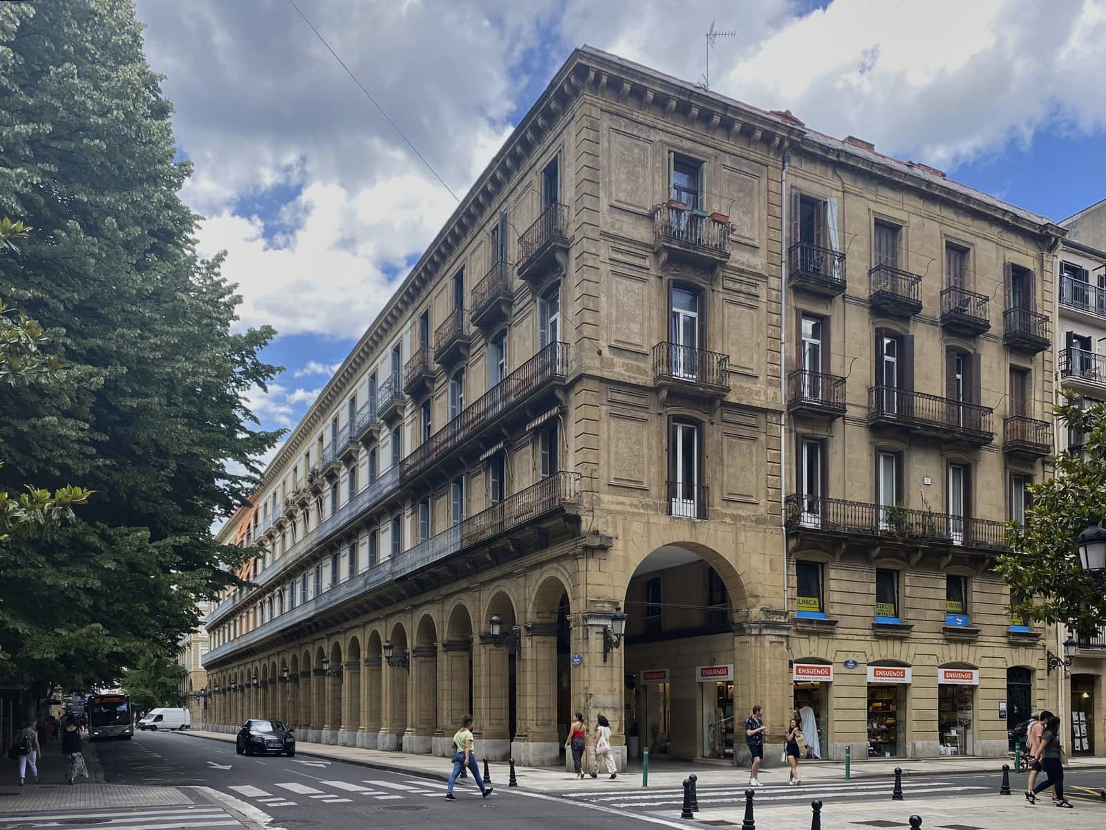 2 bedroom Apartment for rent in Donostia-San Sebastian - € 8,000 (Ref: 7739225)