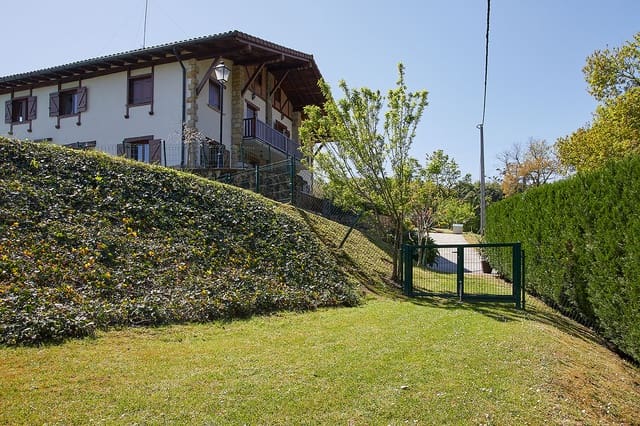 4 slaapkamer Halfvrijstaande villa te koop in Hondarribia met zwembad garage - € 1.600.000 (Ref: 7739226)