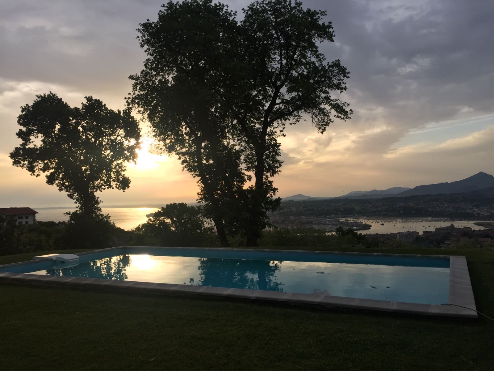 4 soveværelse Semi-Rækkehus til salg i Hondarribia med swimmingpool garage - € 1.600.000 (Ref: 7739226)